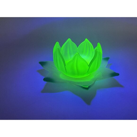 Uranium Green Frosted Glass Vintage Lotus Mayonnaise Bowl & White Underplate - Picture 1 of 14